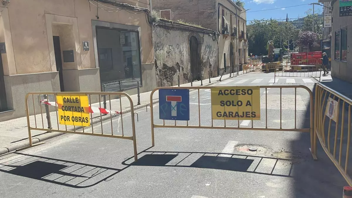 Obras en el Camino Llano de Cáceres: 127 viviendas, Atrio y el Parador, afectados por la sustitución de la red de saneamiento