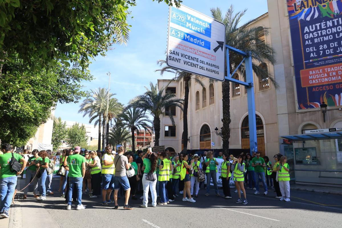 Colapso del tráfico en Alicante por la huelga de profesores