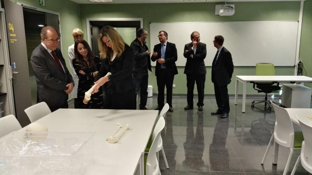 Visita a la sala de disección de la Facultad de Medicina de la UIB