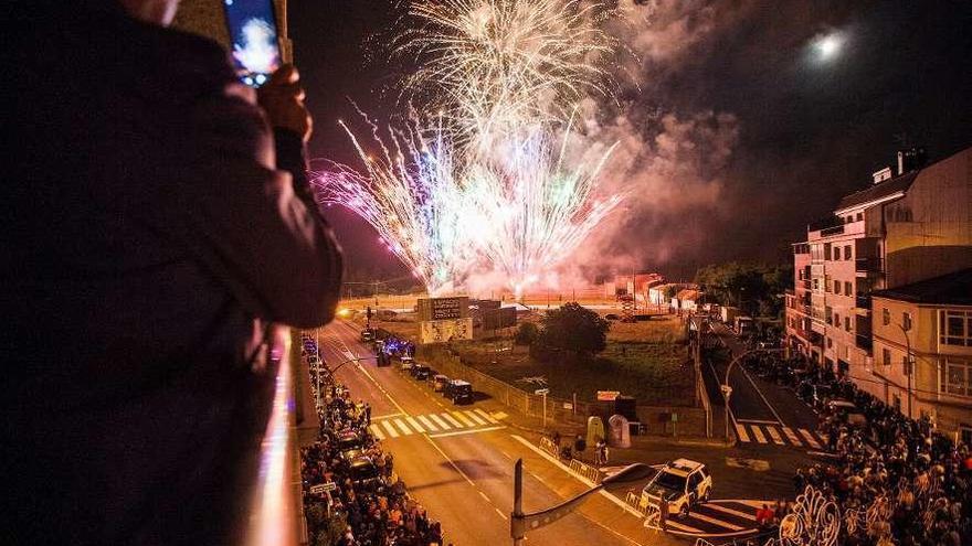 Espectáculo piromusical que cerró las fiestas del año pasado. // Bernabé/Cris M.V.