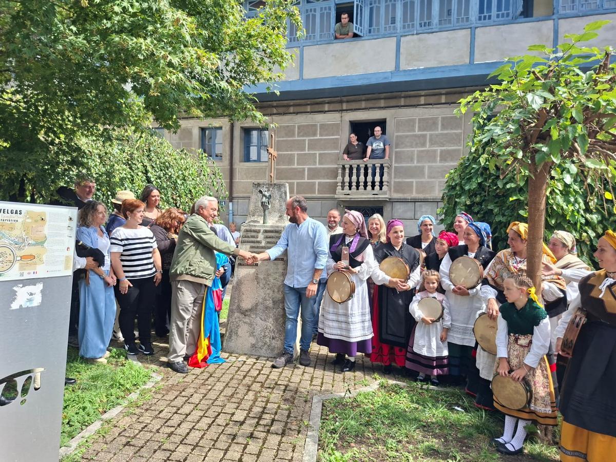En imágenes: Navelgas celebra el XLIV Día de los Pueblos con un hermanamiento con Infiesto En imágenes: Navelgas celebra el XLIV Día de los Pueblos con un hermanamiento con Infiesto
