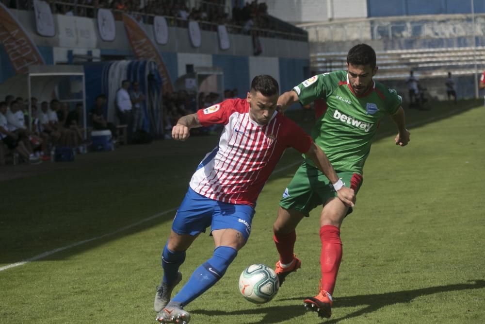 El partido entre el Sporting de Gijón y el Alavés, en imágenes