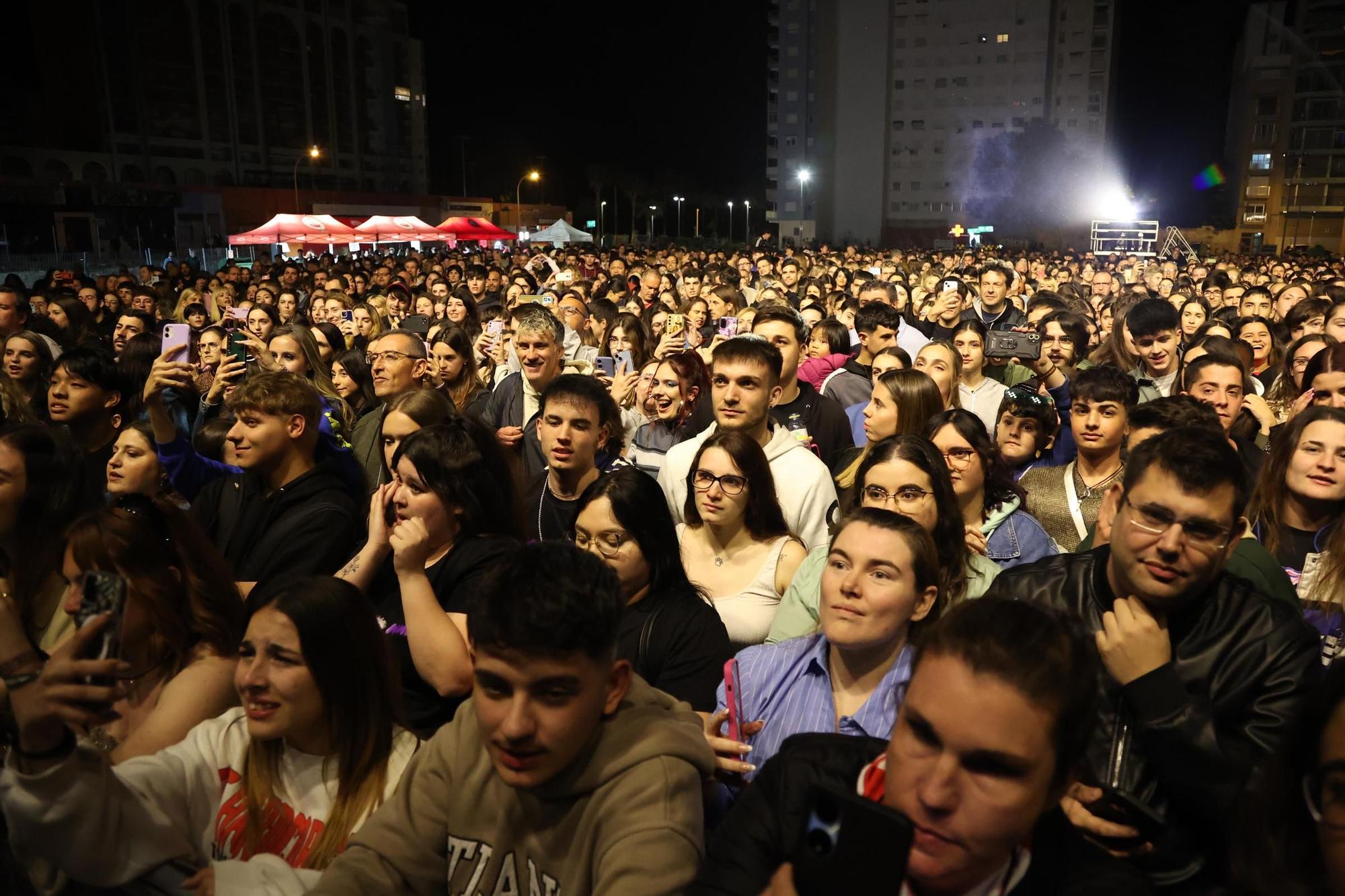 Abraham Mateo reúne a casi 8.000 personas en el concierto más multitudinario de las fiestas de Cullera