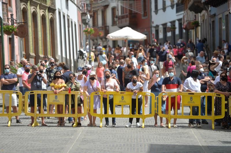 Dia del Pino: peregrinos llegando y visitando a Teror