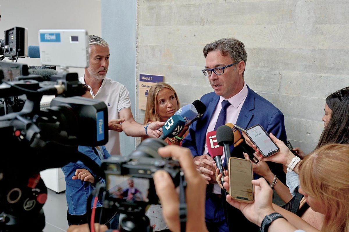 Costa atiende a los medios este martes en el Parc Bit.