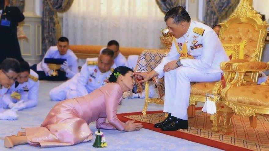 La agitada vida del rey tailandés