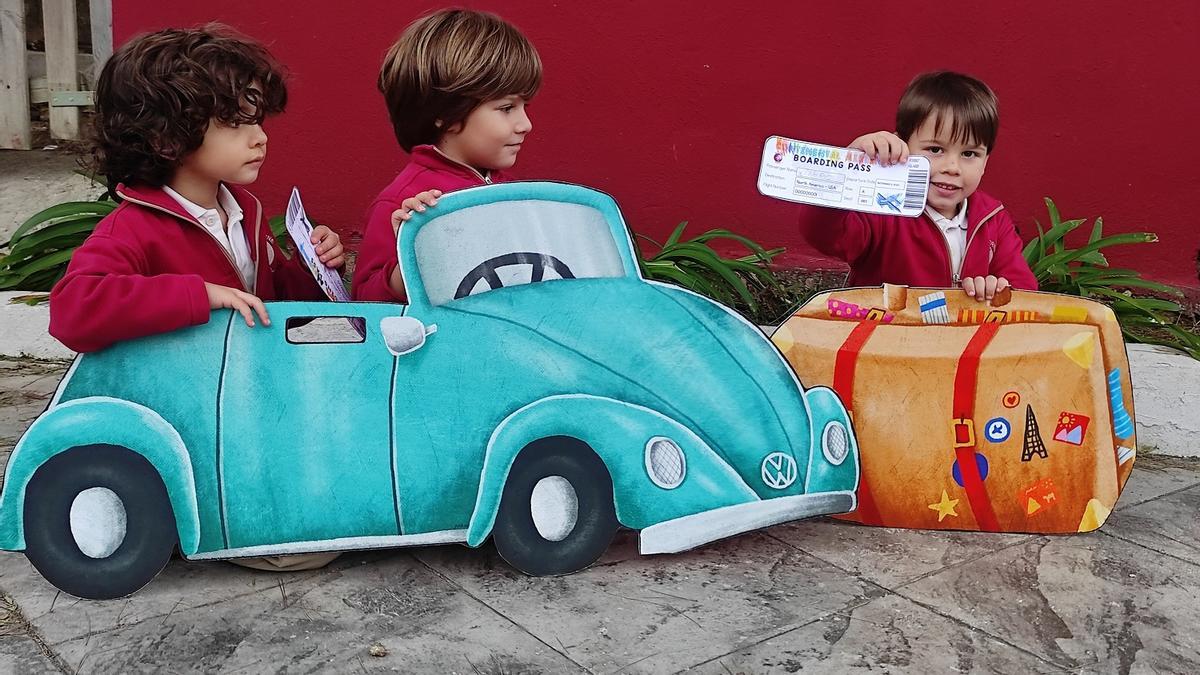 Tres alumnos del Julio Verne School.