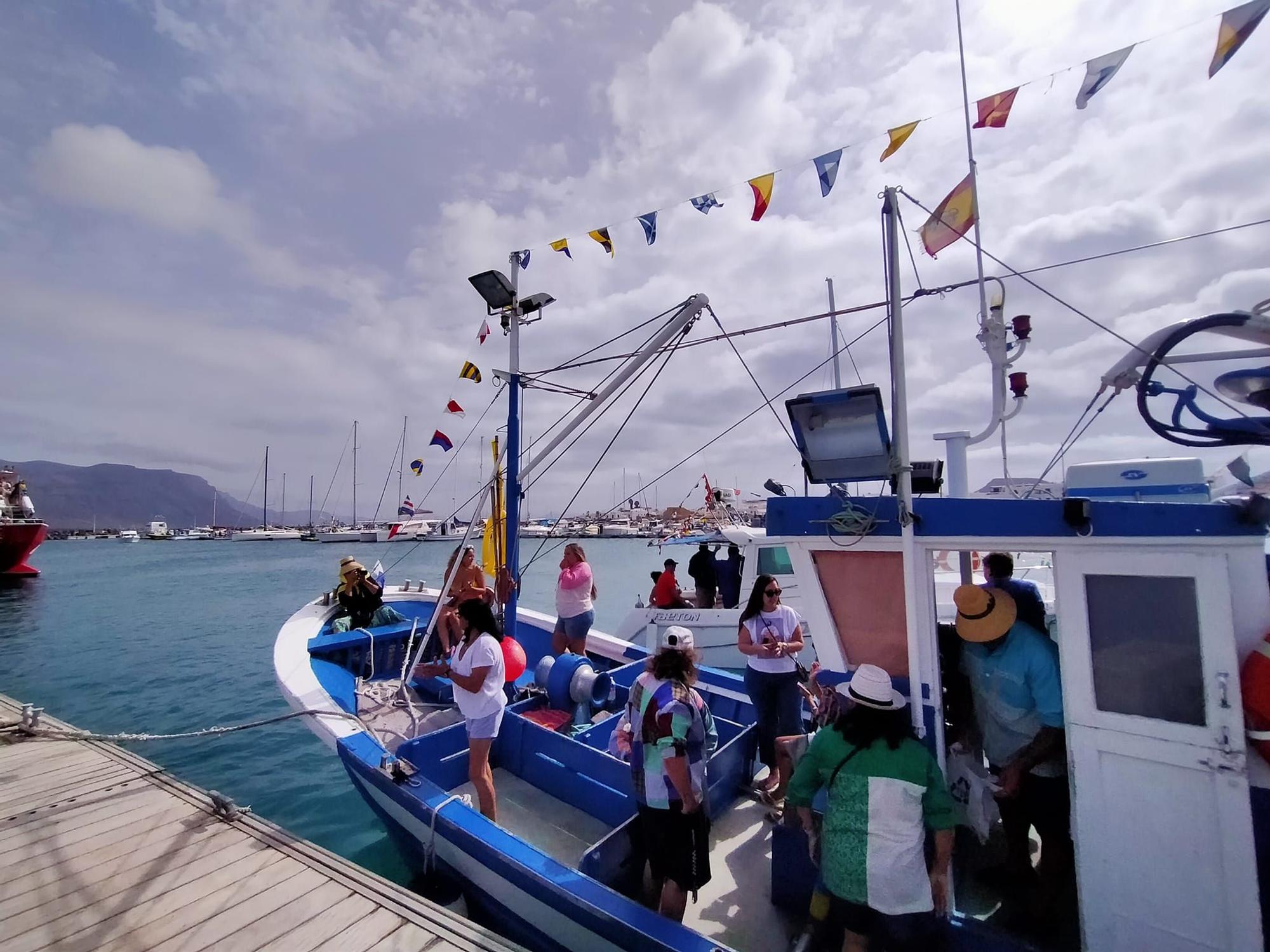 La Graciosa pasea a la Virgen del Carmen