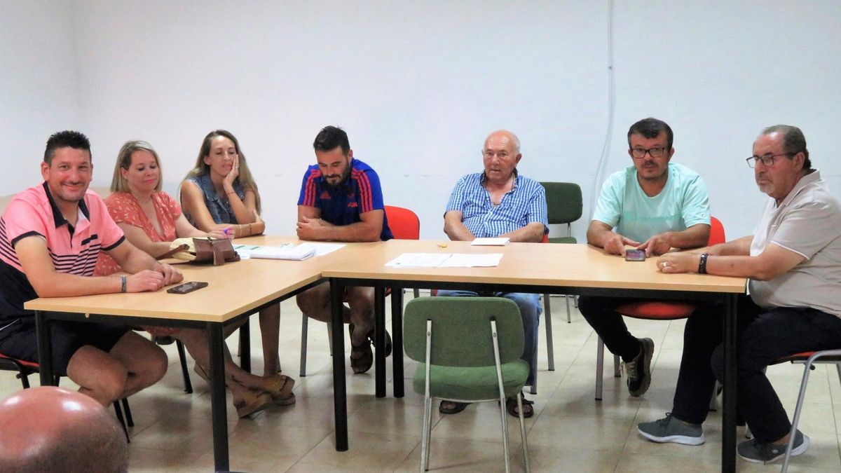 Actual directiva del C.P. Monesterio en una asamblea general de socios