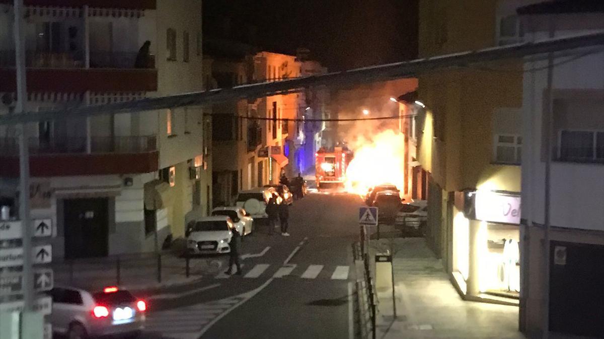 El incendio originó unas llamas de gran aparatosidad.