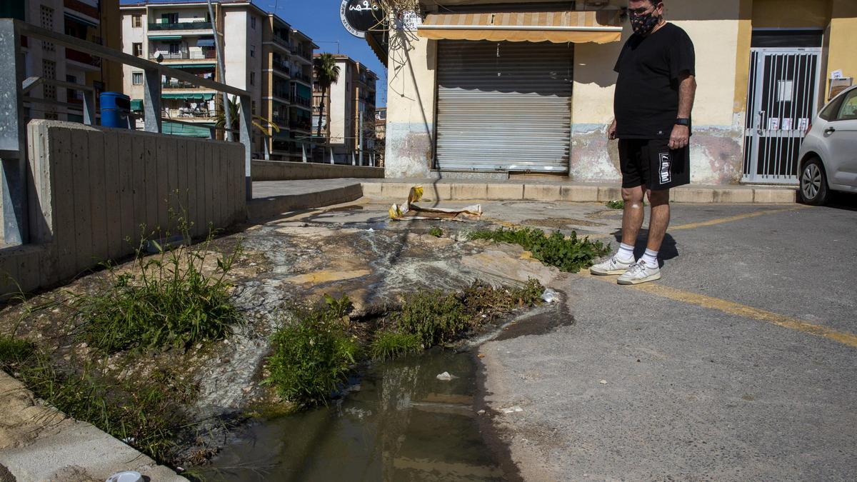 El problema de vertidos de alcantarillado del que se quejan los vecinos