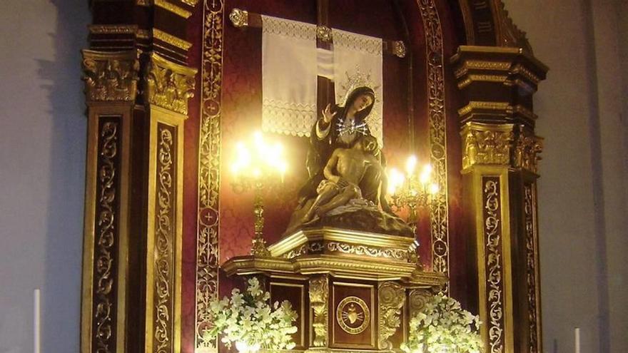 Misa en la iglesia de Santa Teresa y Santa Isabel de la capital.