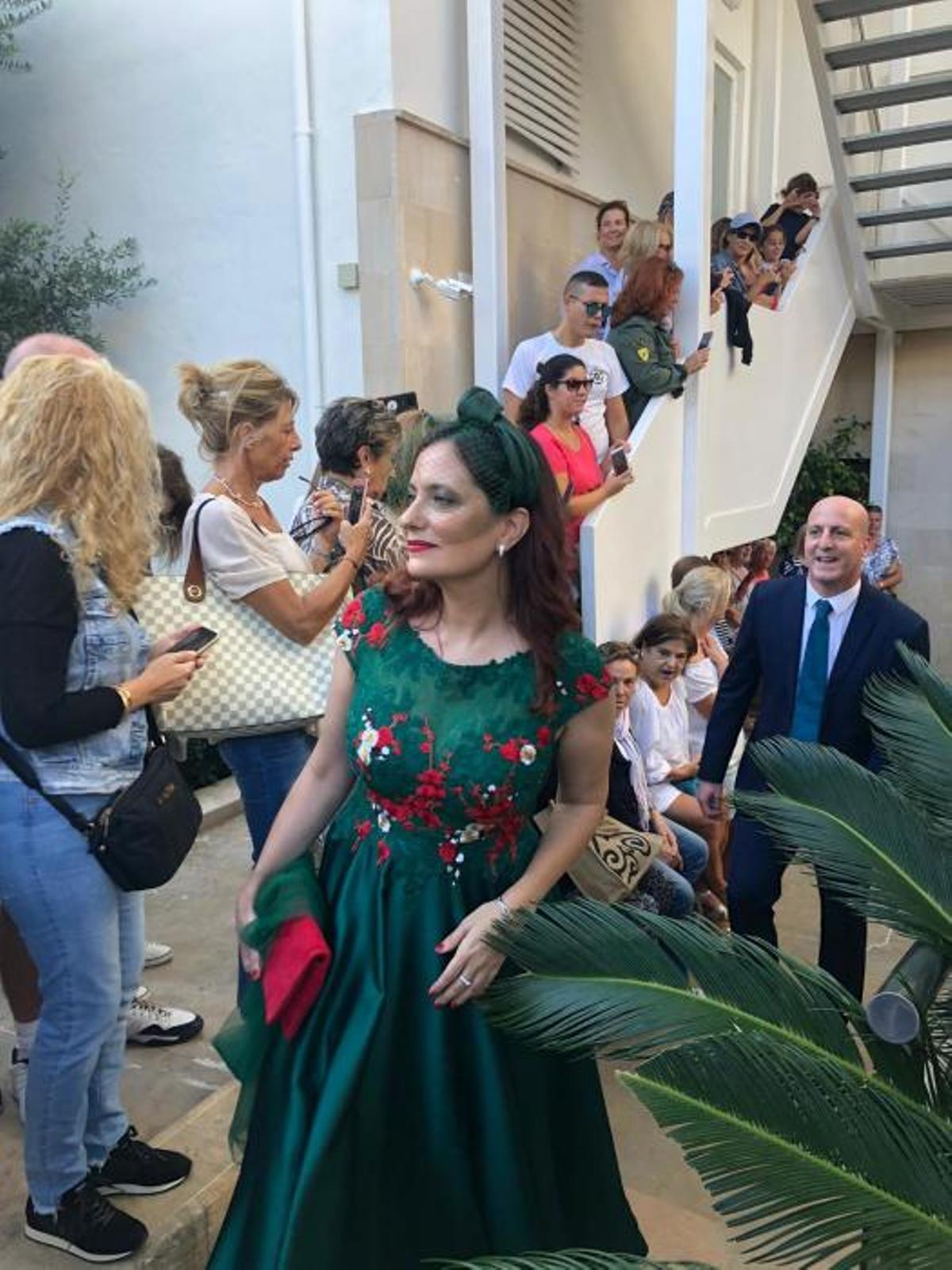 Invitados partiendo hacia la boda.