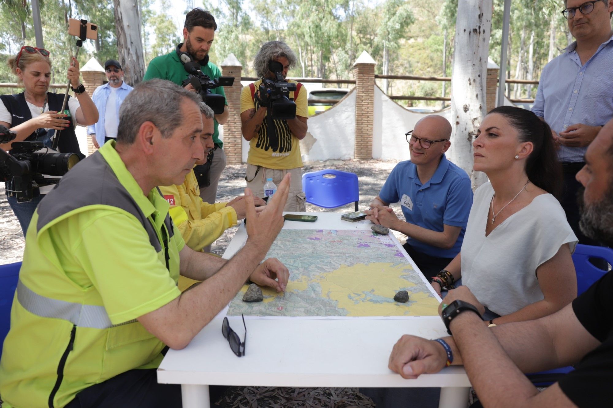 Los candidatos trasladan la campaña electoral al puesto de mando de Benahavís