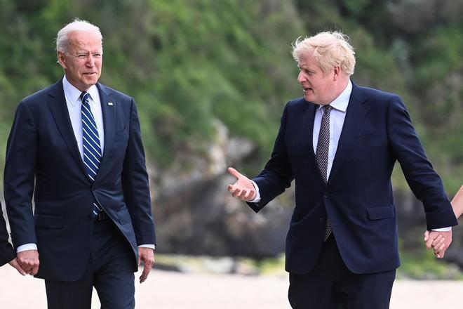 21.johnson-biden.jpg