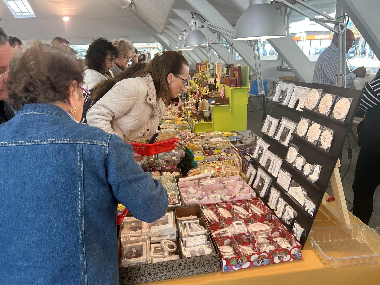 Feria de miniaturas de casas de muñecas en Pola de Siero