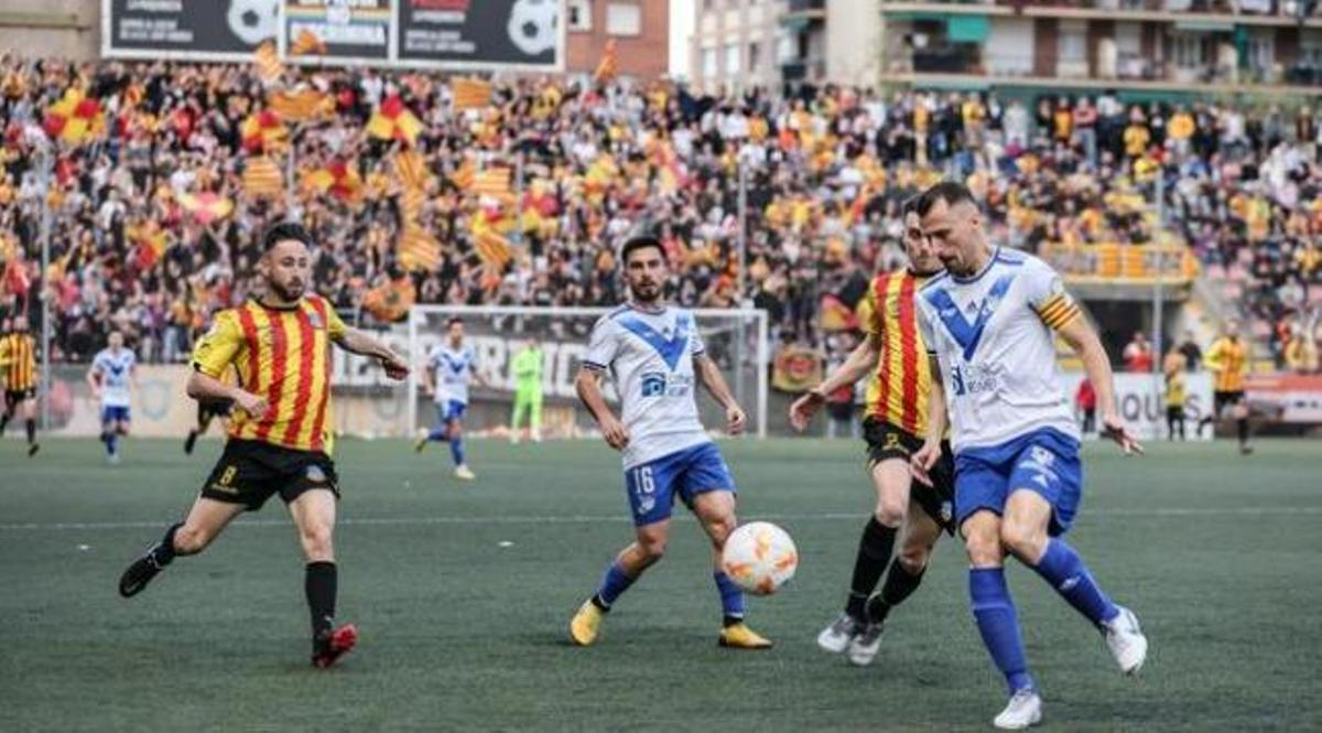 El tens derbi entre el Sant Andreu i l’Europa acaba amb empat i tangana El tens derbi entre el Sant Andreu i l’Europa acaba amb empat i tangana