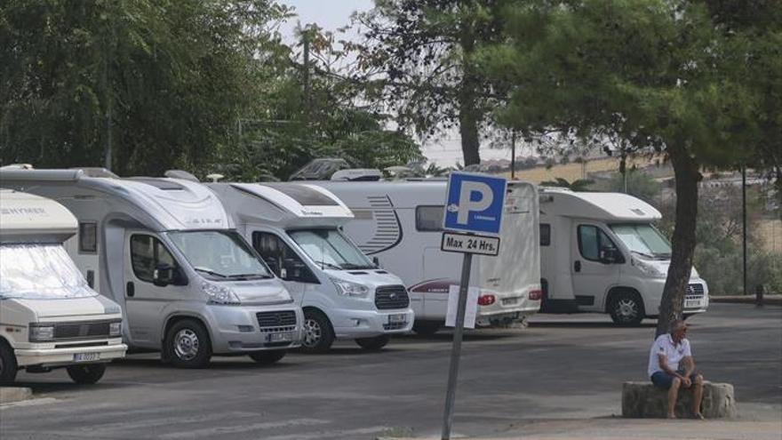 Moción del PSOE para que el párking de autocaravanas siga en Valhondo