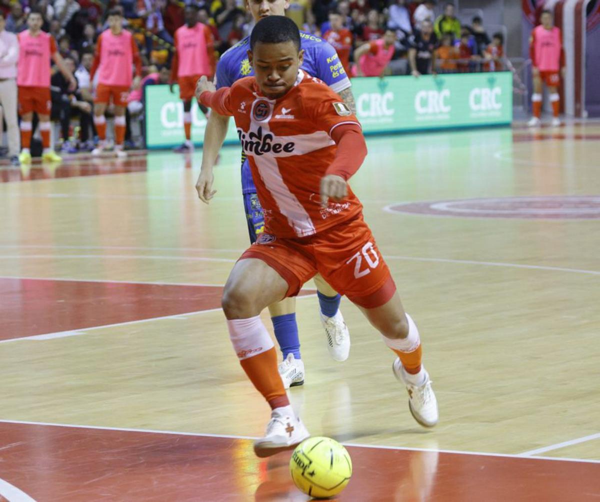 Osamanmusa, en una acción de un encuentro con Jimbee. | IVÁN URQUÍZAR