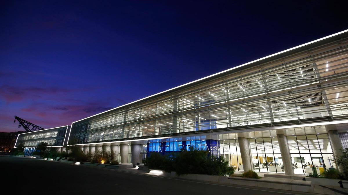 Imagen nocturna de Lanzadera.