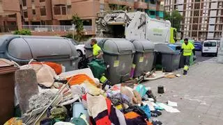 Medida insólita para evitar que se tire basura fuera del contenedor: Tarife se sentará "en una silla" para ahuyentar a los infractores