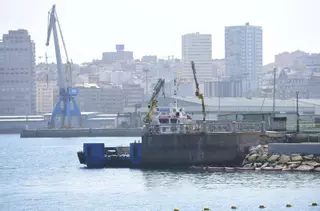 Llegan los pantalanes para la plataforma de O Parrote, en A Coruña