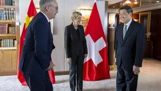Trump sugiere reducir al 80% los aranceles a Pekín en vísperas de la reunión entre representantes de China y EEUU en Suiza