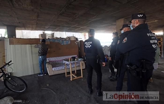 Tensión en San Pío X durante el desalojo de okupas en un edificio abandonado