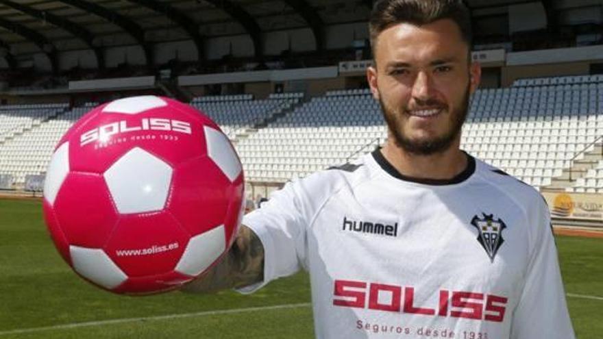 Josán, el día de su presentación con el Albacete.