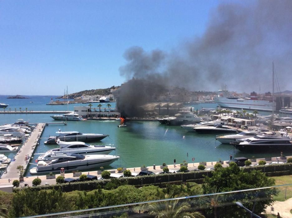 Incendio de una lancha en Eivissa