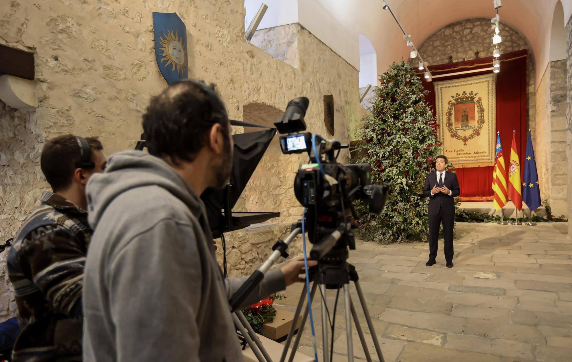 El Presidente Carlos Mazón graba el discurso de Fin de Año en el Castillo de Santa Bárbara