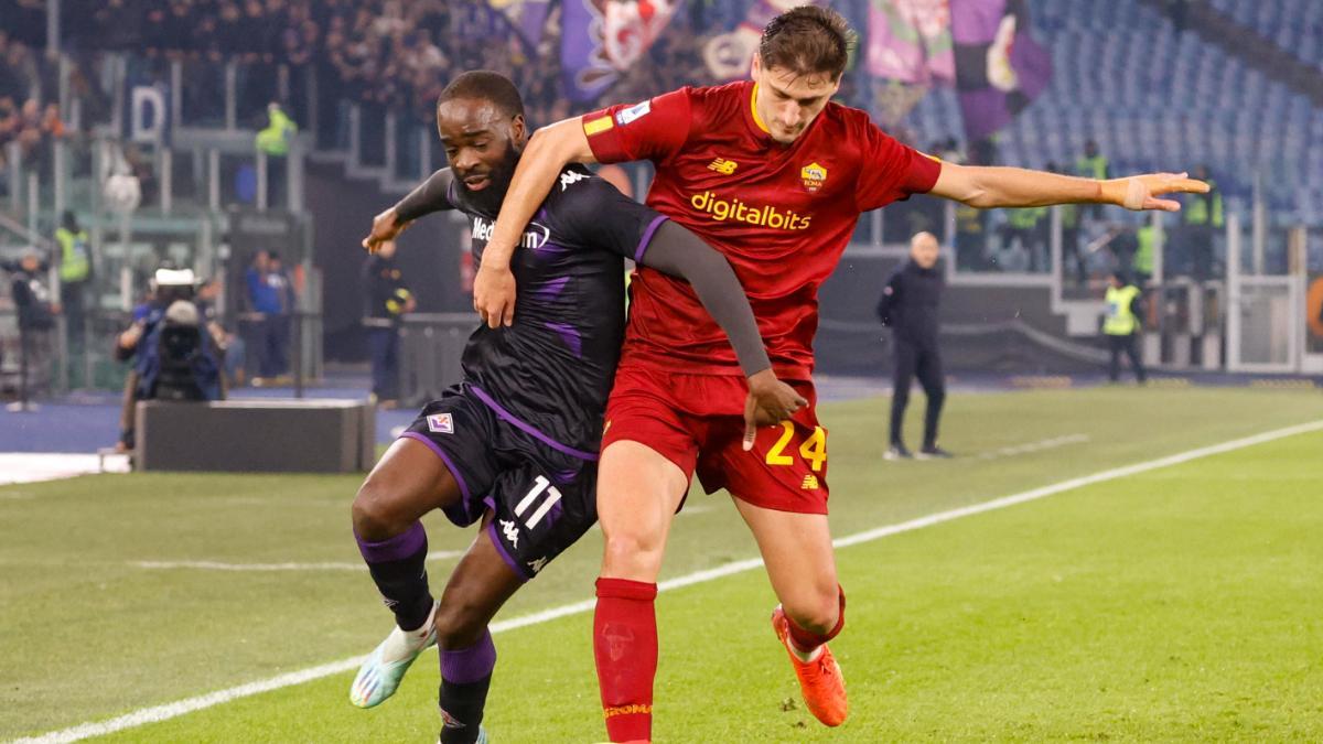 Marash Kumbulla, en acción con la camiseta de la Roma