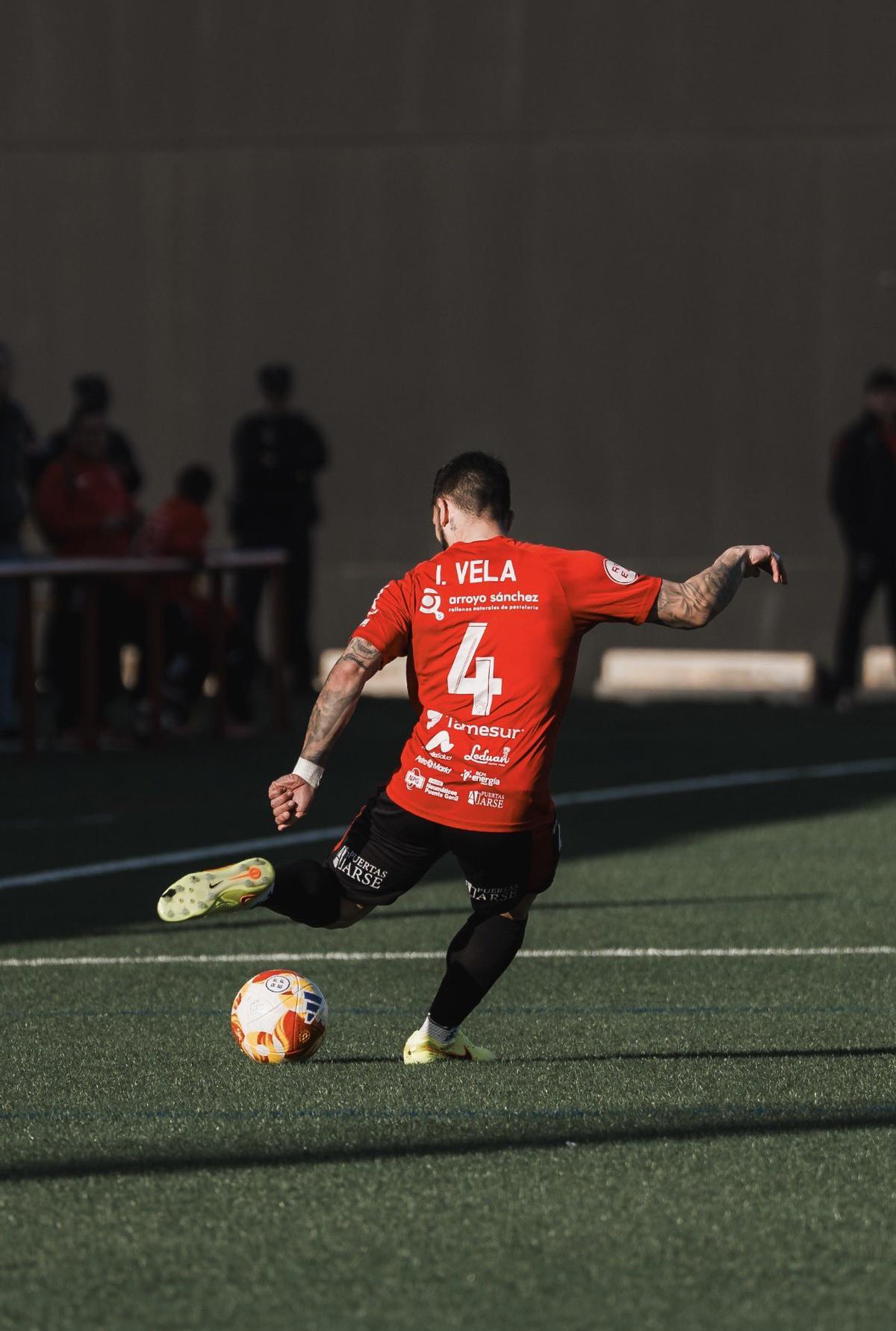 Acción de Iván Vela en el encuentro ante el Águilas.