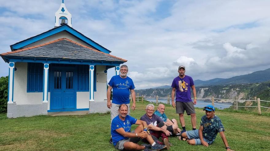 A la costa asturiana no le hacen falta palabras: la aventura de seis amigos sordos recorriendo el litoral