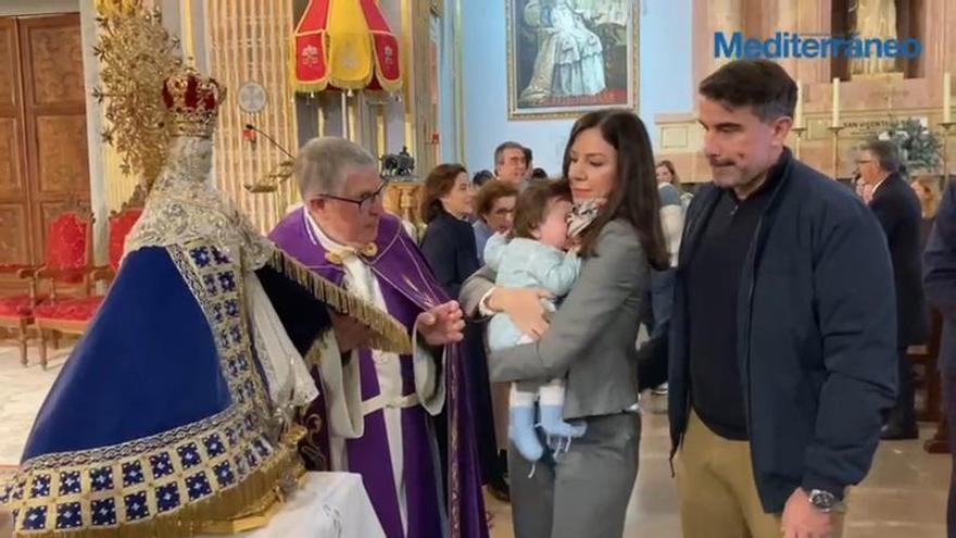 Castelló cumple con la tradición del paso por el manto de la Virgen del Lledó