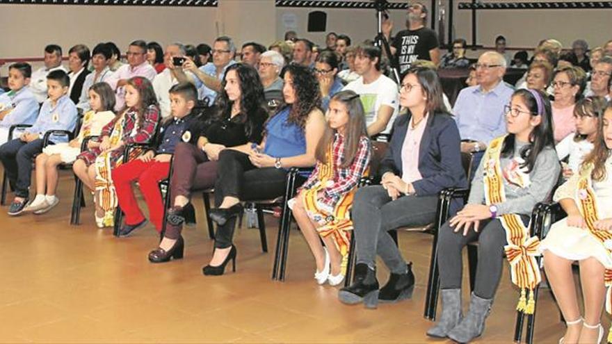 Las rondallas homenajean a las reinas y las damas de la Fira 2017