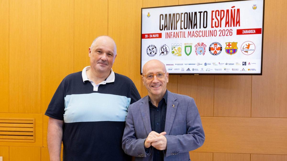 José Ángel Equiza, presidente de Dominicos, y Félix Brocate, concejal de Deportes, en la presentación.