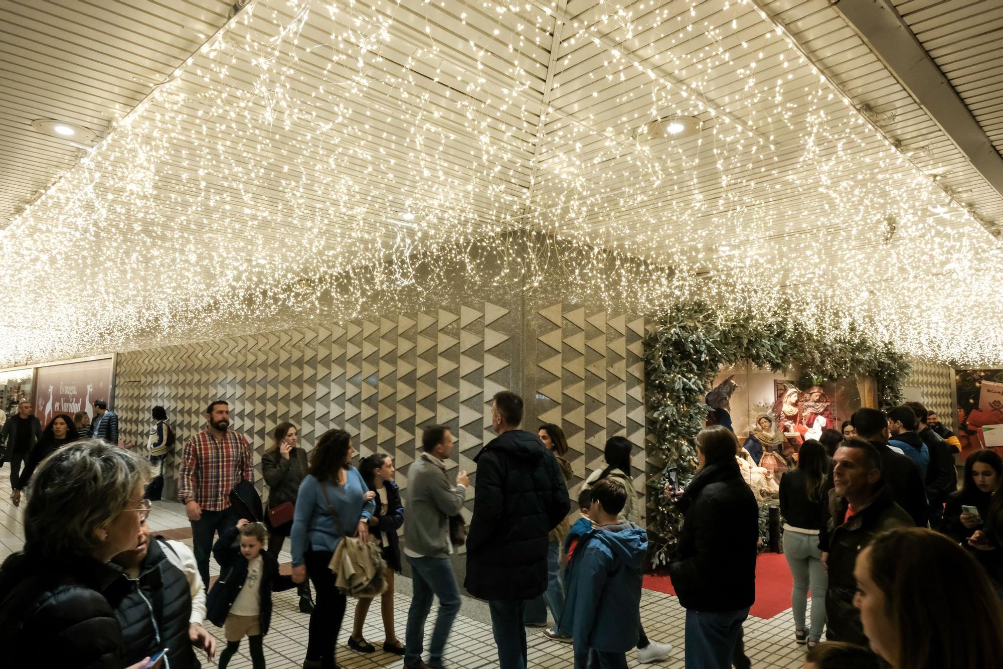 Navidad en Málaga | La calle Larios enciende sus luces de Navidad