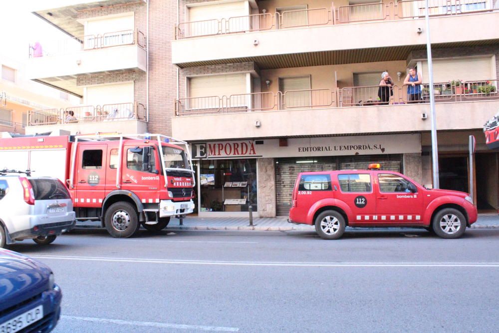 Incendi a l''avinguda Salvador Dalí de Figueres