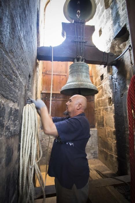 Los campaneros del Miguelete realizan  el tradicional 'repret' de las campanas