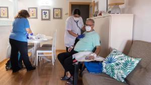 Multimèdia | L’hospital a casa: l’atenció domiciliària es dispara després de la covid