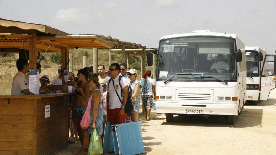 El acceso en autobuses al parque regional ya se ha probado en años anteriores con diferentes modelos