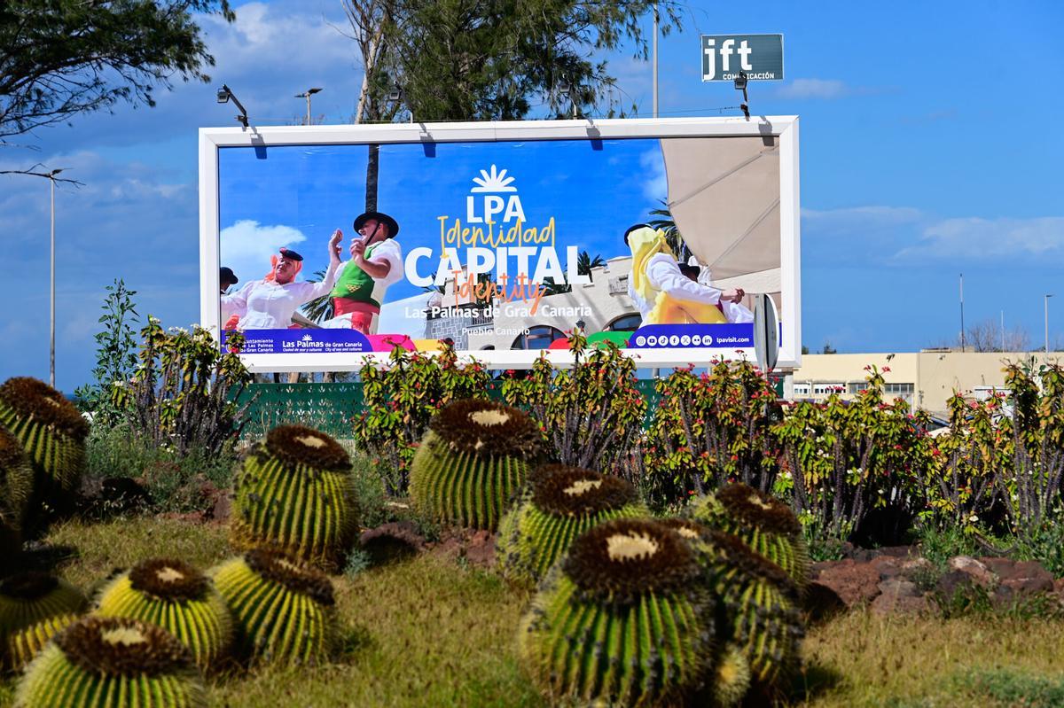 Valla publicitaria en el aeropuerto de Gran Canaria