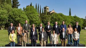 El presidente de la Generalitat de Catalunya, Salvador Illa (1 fila, c), asiste a la IV Jornada de Treball del Govern, en Sant Fruitós de Bages, a 25 de abril de 2026, en Barcelona, Catalunya (España). En esta cita, el president y los consellers se reúnen fuera del Palau de la Generalitat para una sesión de trabajo interna centrada en la planificación política y legislativa, en formato de retiro o seminario de fin de semana. 25 ABRIL 2026 Alberto Paredes / Europa Press 25/04/2026. Alicia Romero Llano;Núria Parlon i Gil;Ramon Espadaler Parcerisas;Sílvia Paneque;Olga Pané;Esther Niubó;Mònica Martínez Bravo;Miquel Sàmper i Rodríguez;Eva Menor Cantador;Jaume Duch Guillot;Núria Montserrat Pulido;Òscar Ordeig i Ribagorçana;Berni Álvarez Merino;Sònia Hernández Almodóvar;Francesc Xavier Vila Moreno ;Alberto Paredes