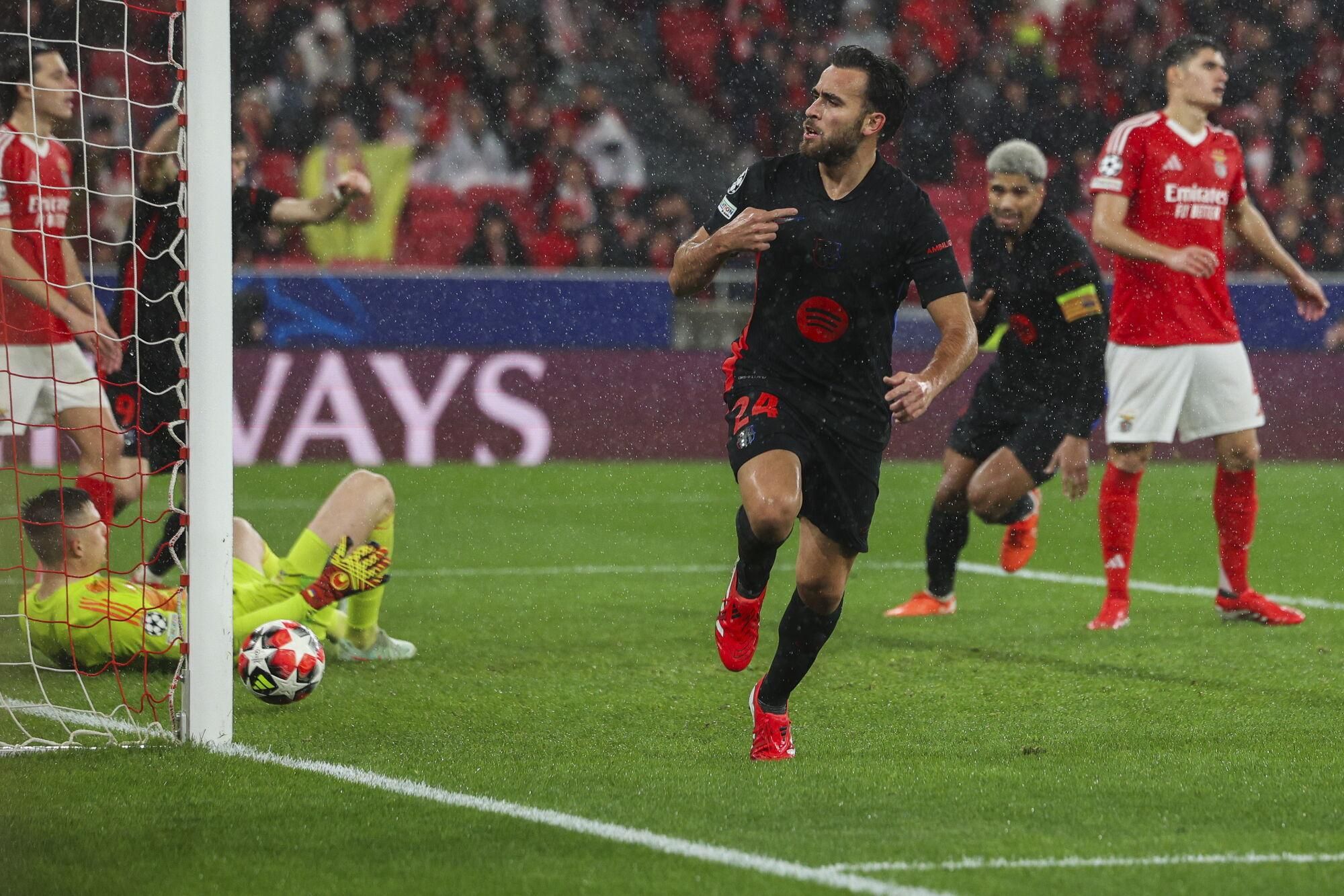 El defensa del Barcelona Eric Garcia durante el partido de la UEFA Champions League en el estadio de Da Luz, Lisboa, Portugal.EFE/EPA/TIAGO PETINGA