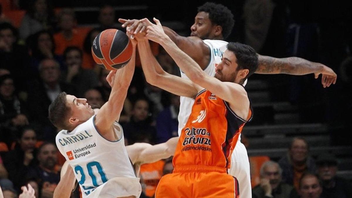 Una acción del partido entre el Valencia Basket y el Real Madrid de este martes