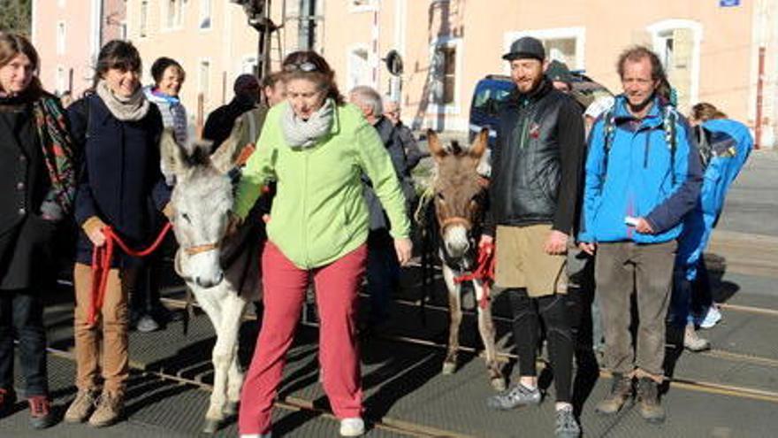 Una marxa de Cervera a Portbou denuncia el &quot;vergonyós&quot; servei de tren