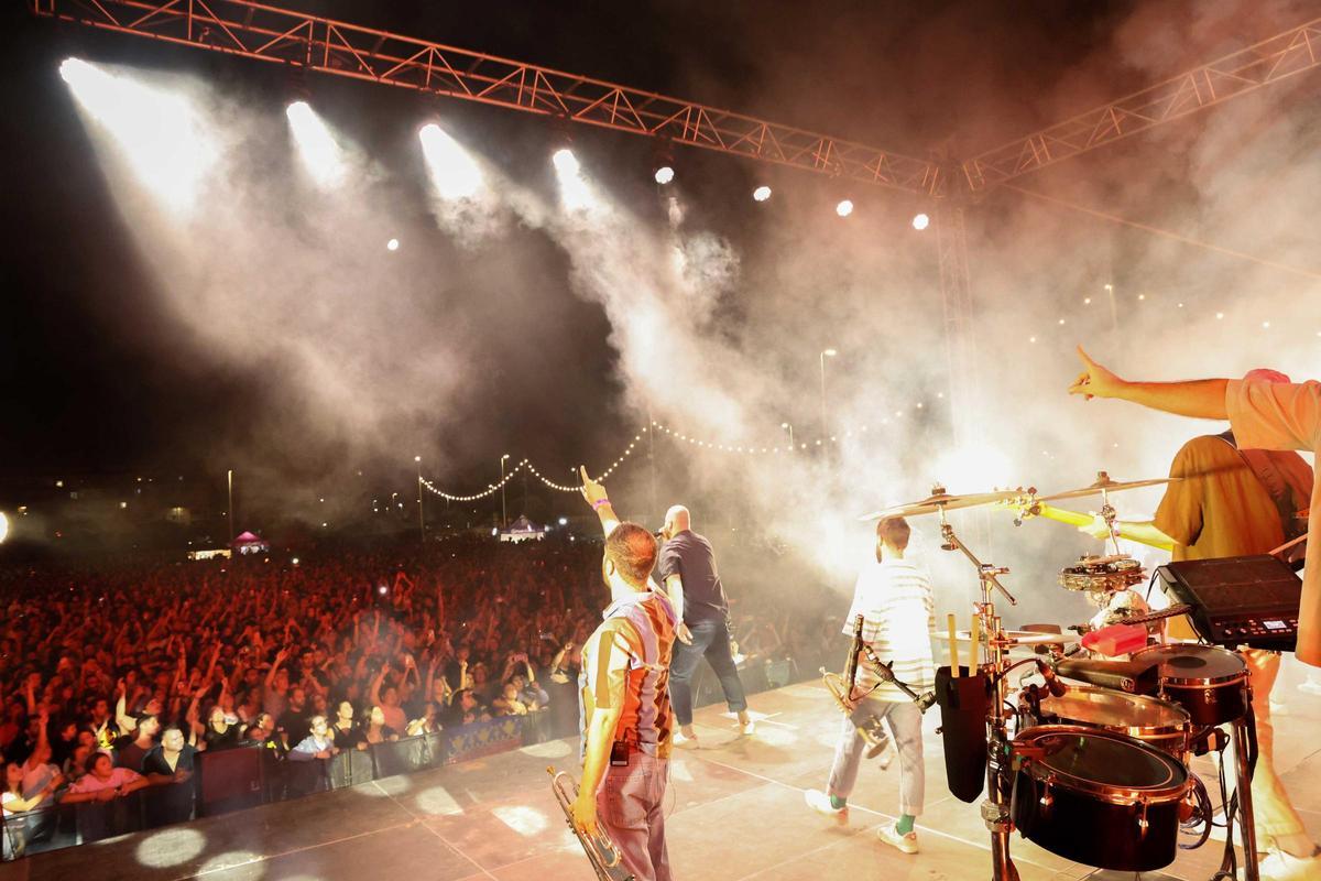 La Fúmiga hace vibrar al público en Catarroja.