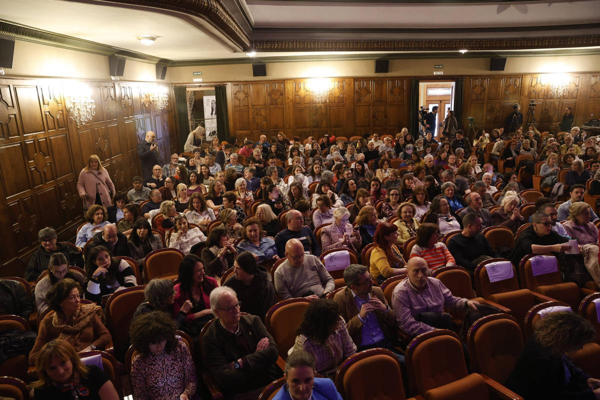 El talento asturiano y el compromiso por la igualdad, en Oviedo: estas son las once premiadas en la Gala Miradas Violetas El talento asturiano y el compromiso por la igualdad, en Oviedo: estas son las once premiadas en la Gala Miradas Violetas