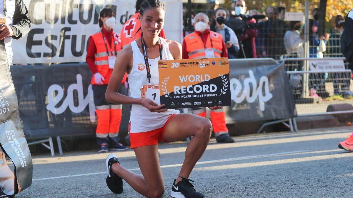 Letesenbet Gidey, récord del mundo femenino de medio maratón en València.